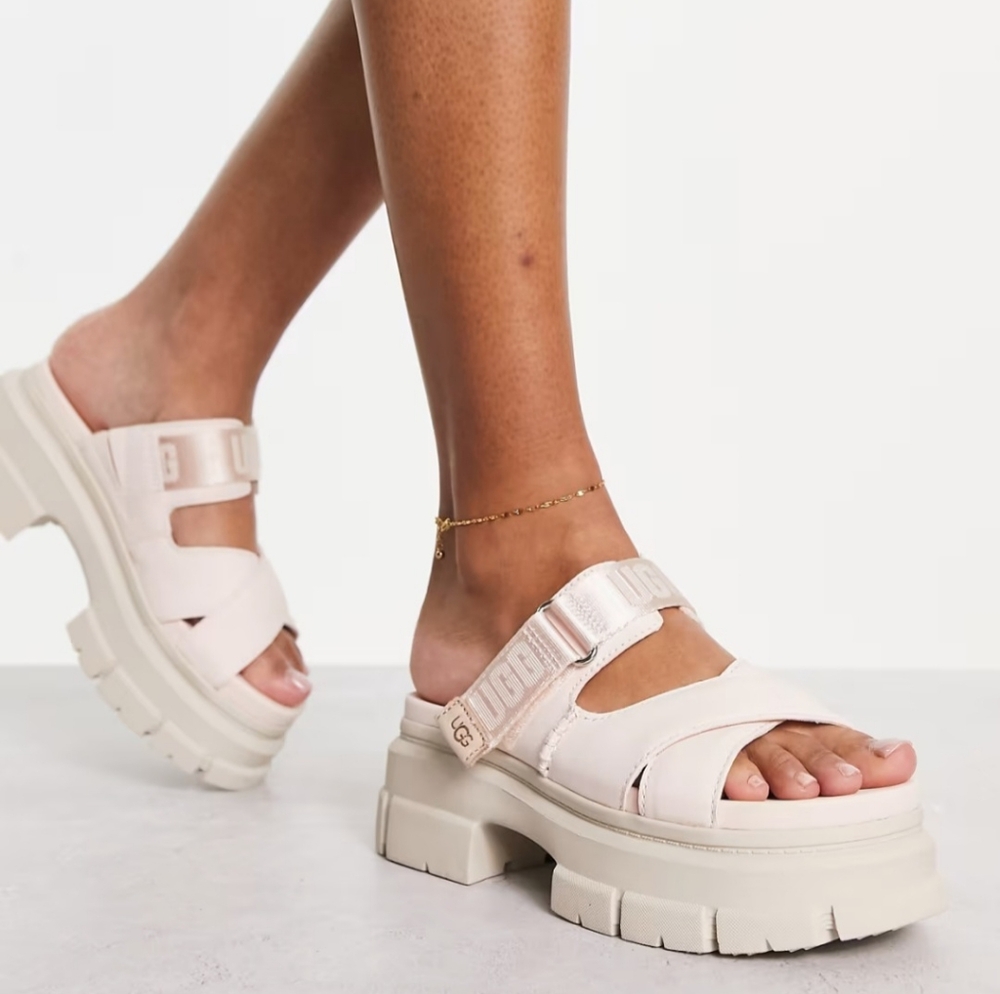 Ugg Ashton Slide Size 9, ballet pink